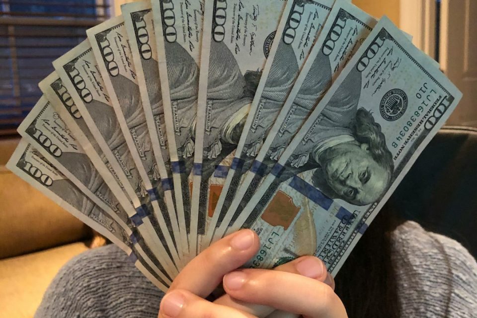 Dampak Kebiasaan Meminjam Uang